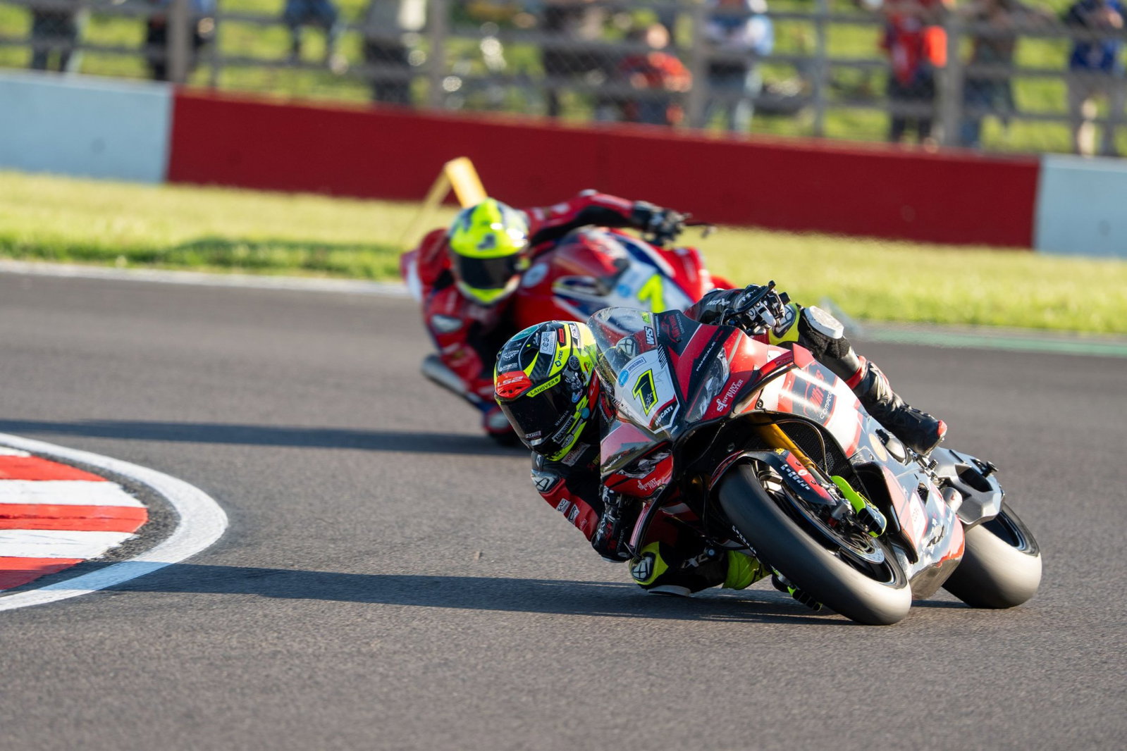 Kyle Ryde takes the lead in Race1 at Donington Park in the Showdown