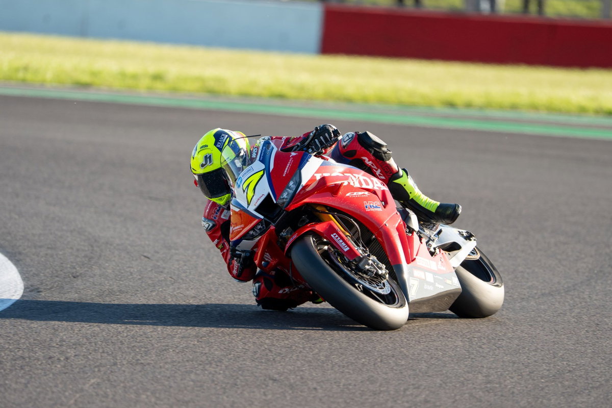 Ryan Vickers was “in so much pain” as he battled to BSB Donington Park podium