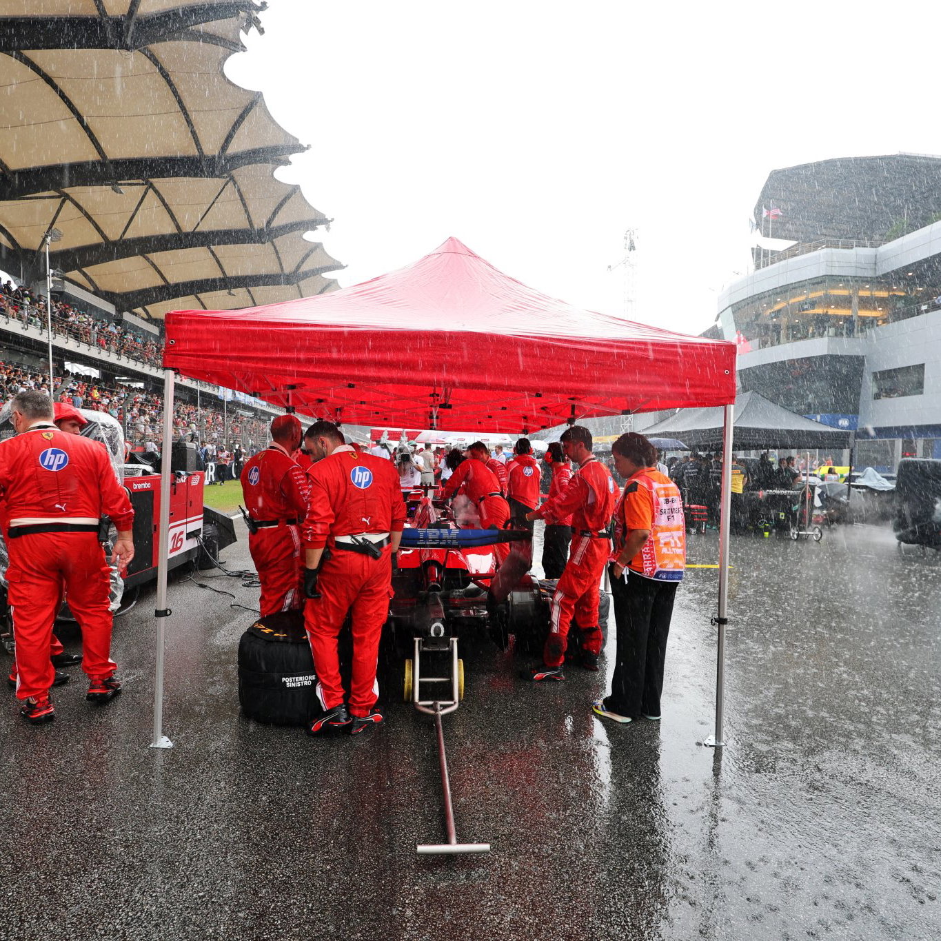 Heavy rain before lights out delayed the start