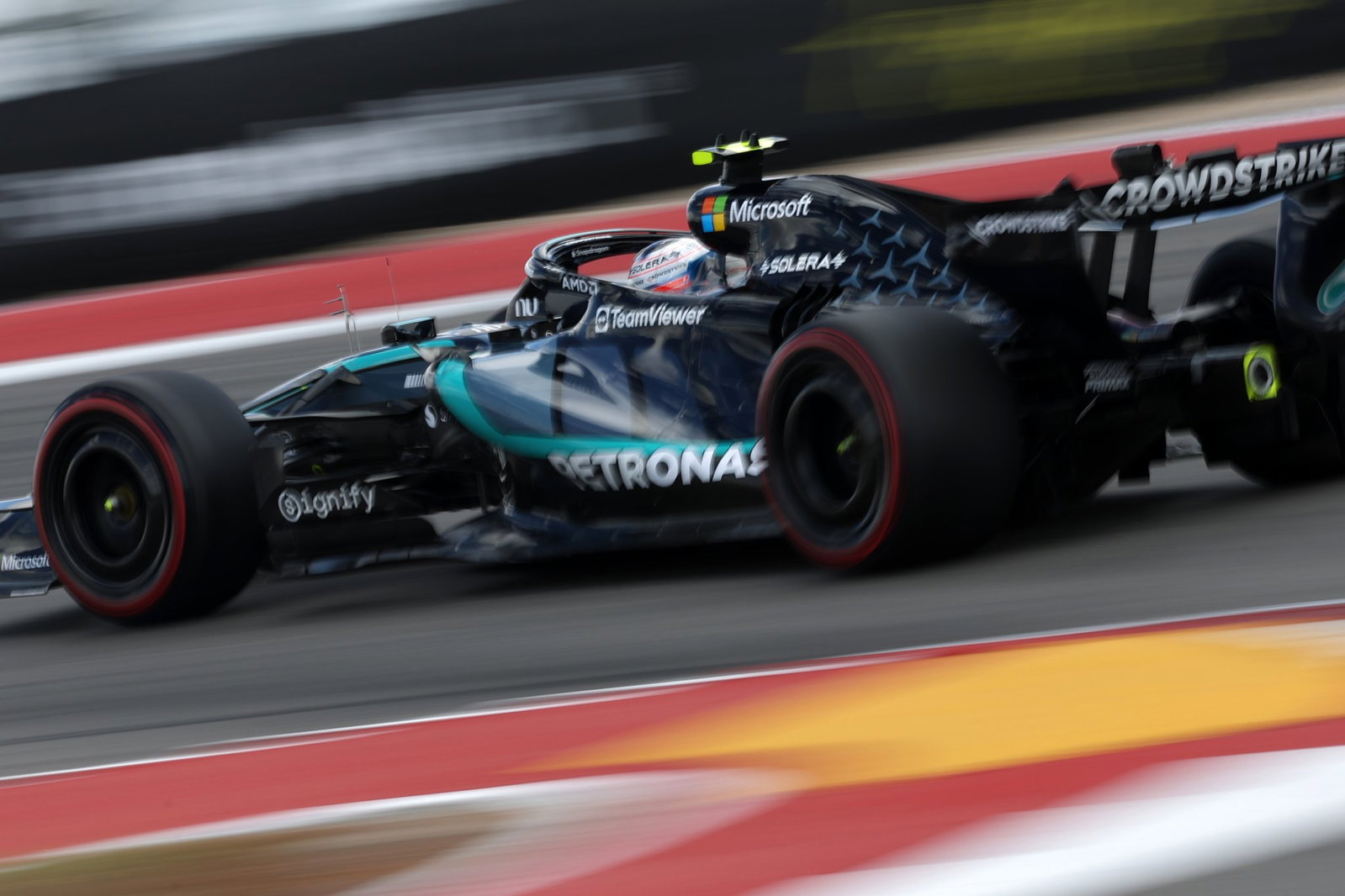 Antonelli beat Verstappen to pole at COTA