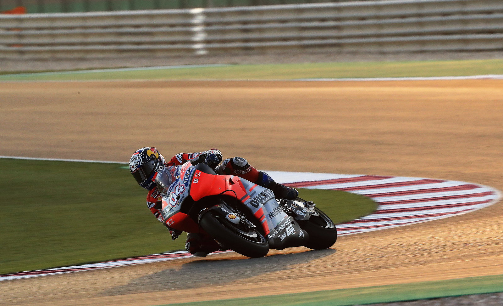 Tes MotoGP Qatar: 'Coba dan hindari motornya' - Miller, Petrucci nyaris gagal