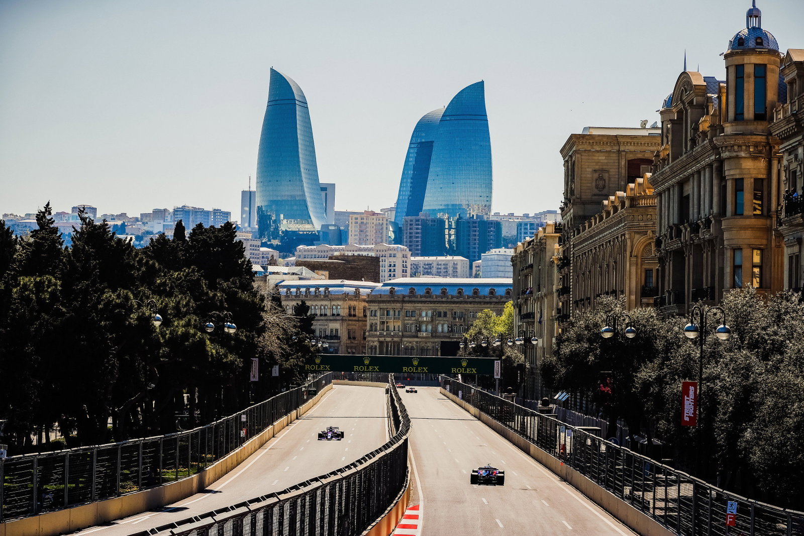 Bottas mengklaim tiang di babak kualifikasi Baku yang dramatis saat Leclerc tersingkir