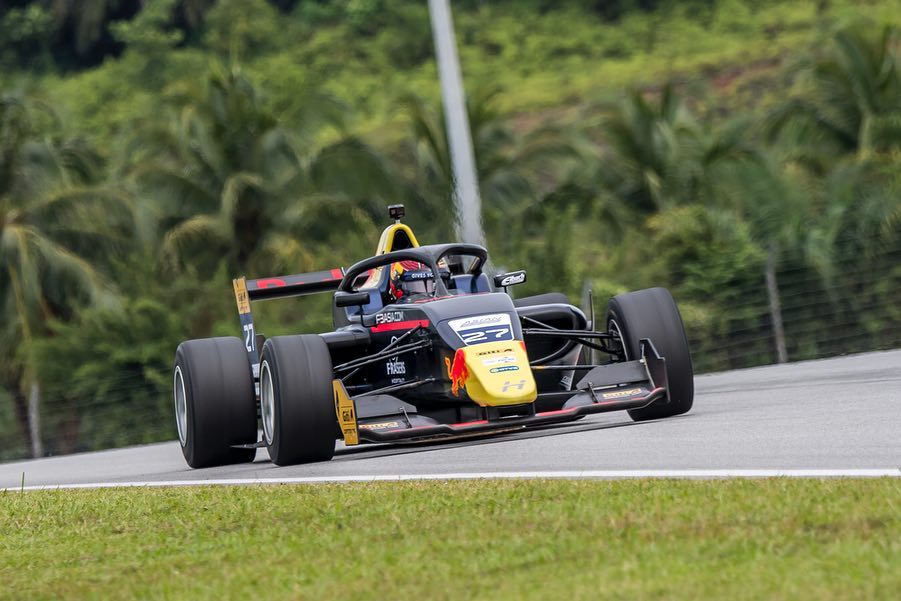 Red Bull F1 junior Ticktum out of Asian F3 title contention