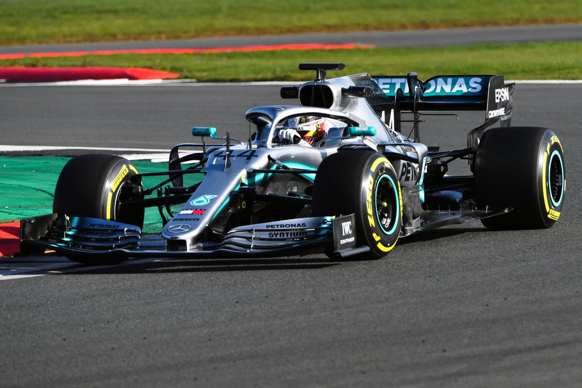 Hamilton expecting Vettel and Ferrari to be ‘stronger’ in F1 2019