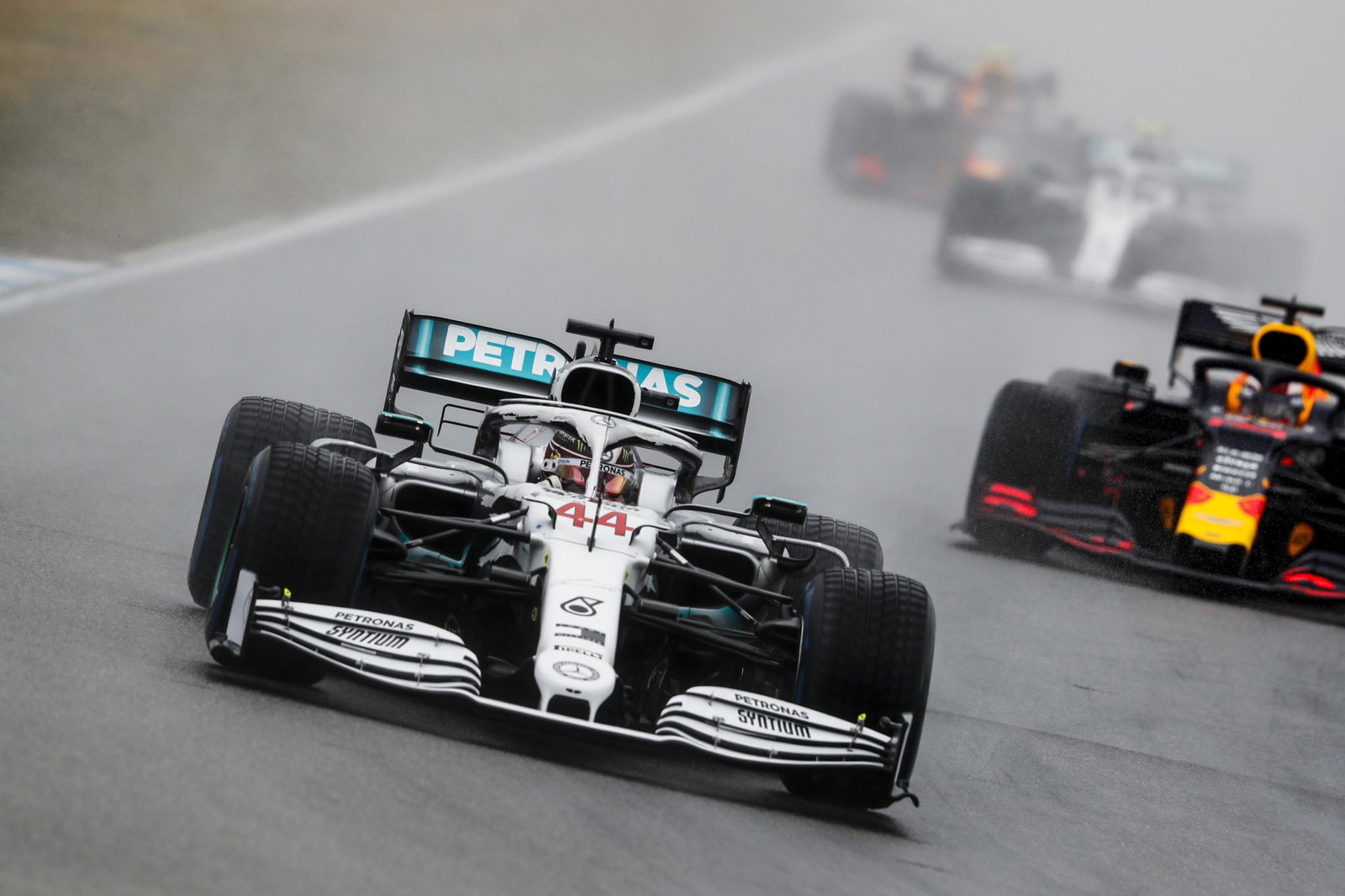 Wolff says unwell Hamilton should be ‘admired’ for German GP efforts