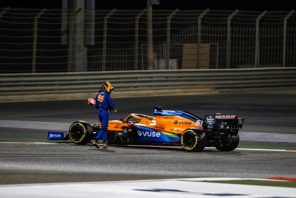 Hamilton charges to dominant F1 Bahrain GP pole ahead of Bottas