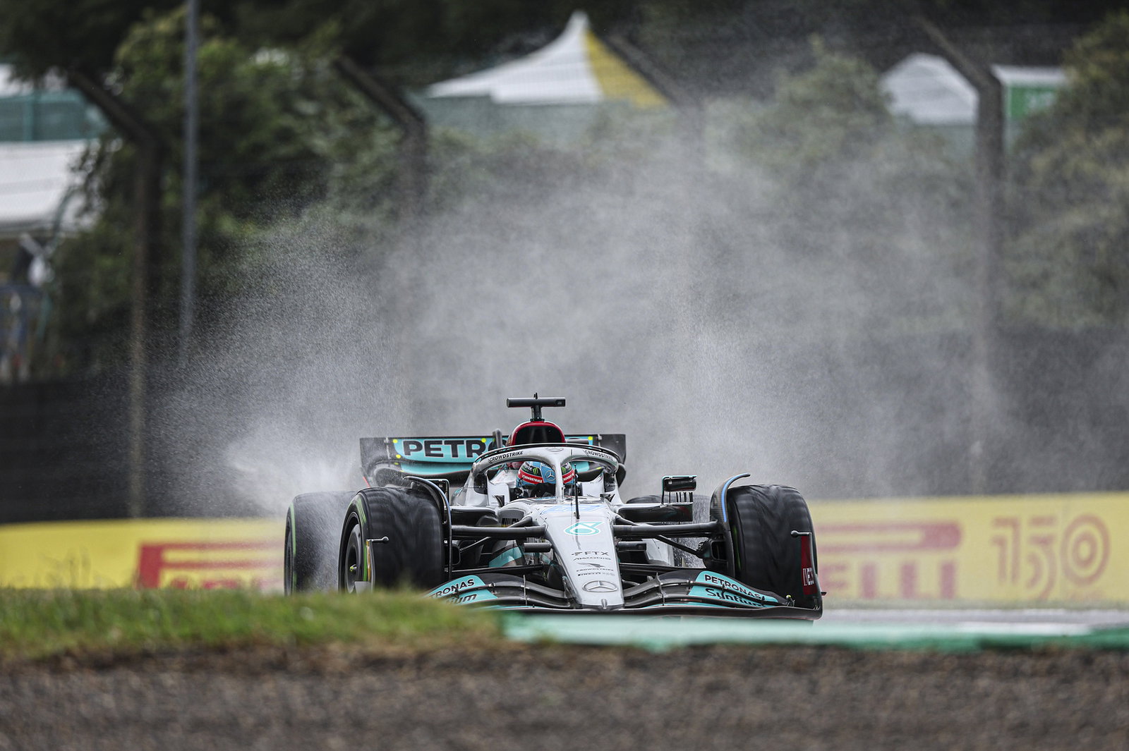 Hamilton dan Russell Realistis dengan Kecepatan Mercedes