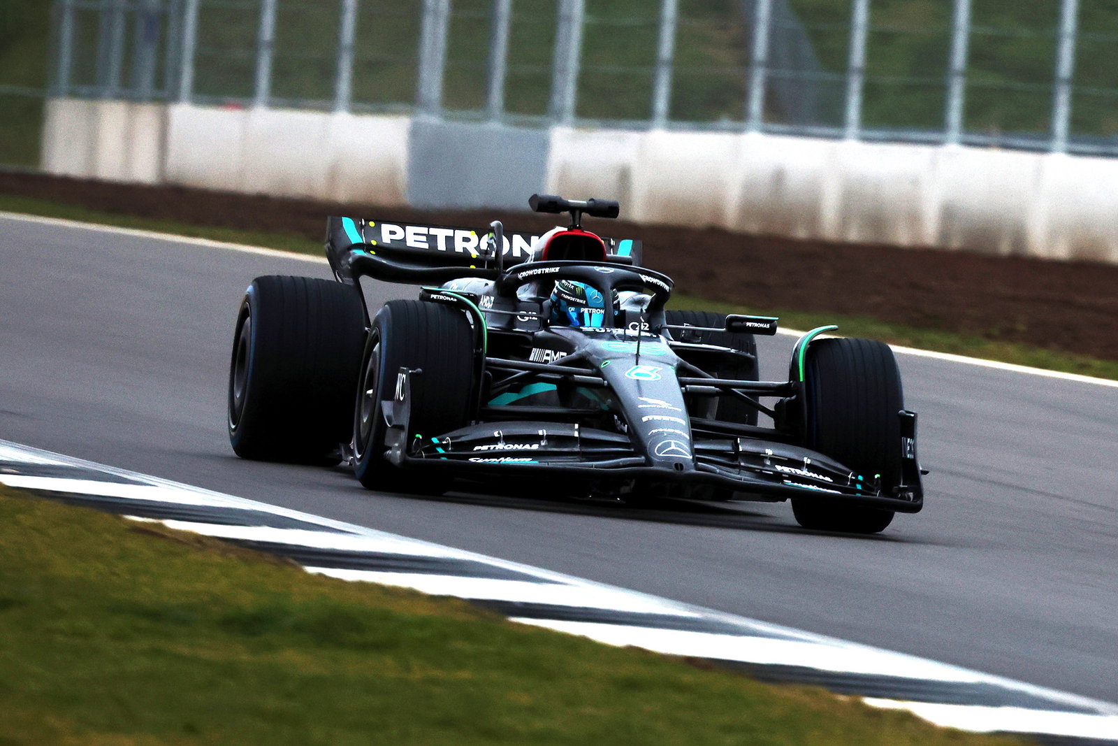 Lewis Hamilton hails Mercedes' F1 2023 approach - 'Not a team that copies'