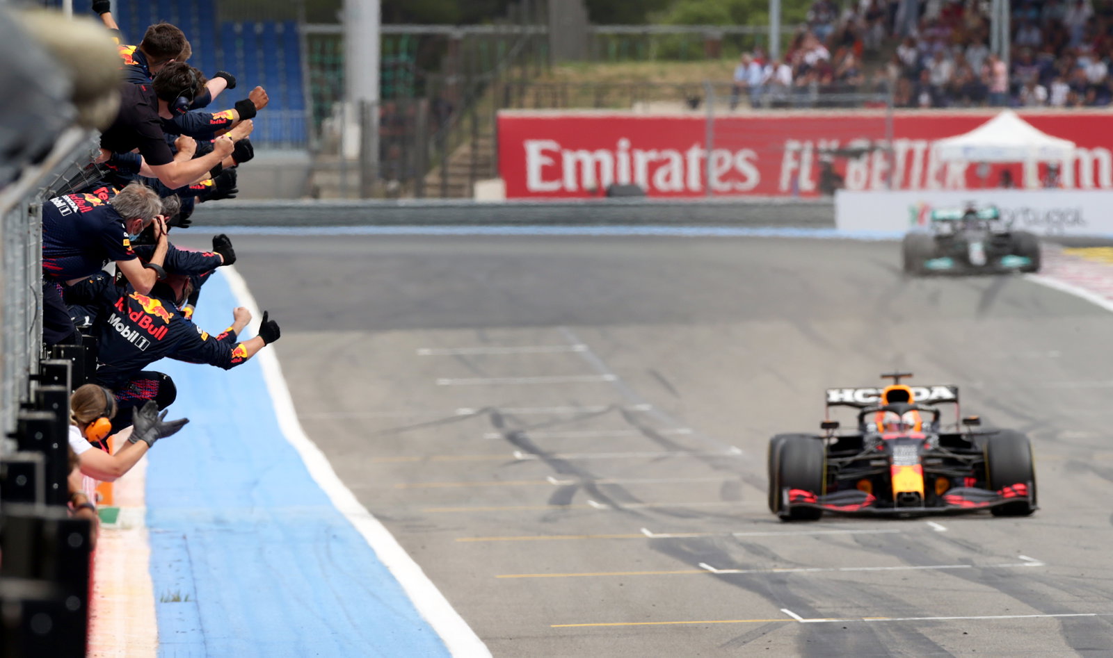 F1 French GP: Verstappen passes Hamilton to extend title lead