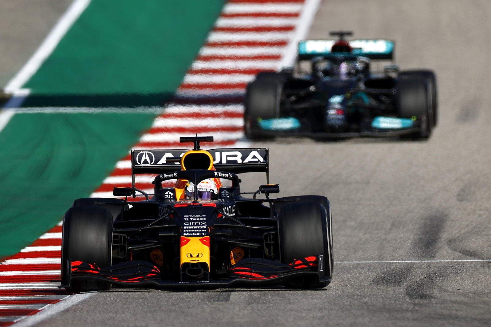 F1 US GP: Verstappen fends off title rival Hamilton to extend championship lead