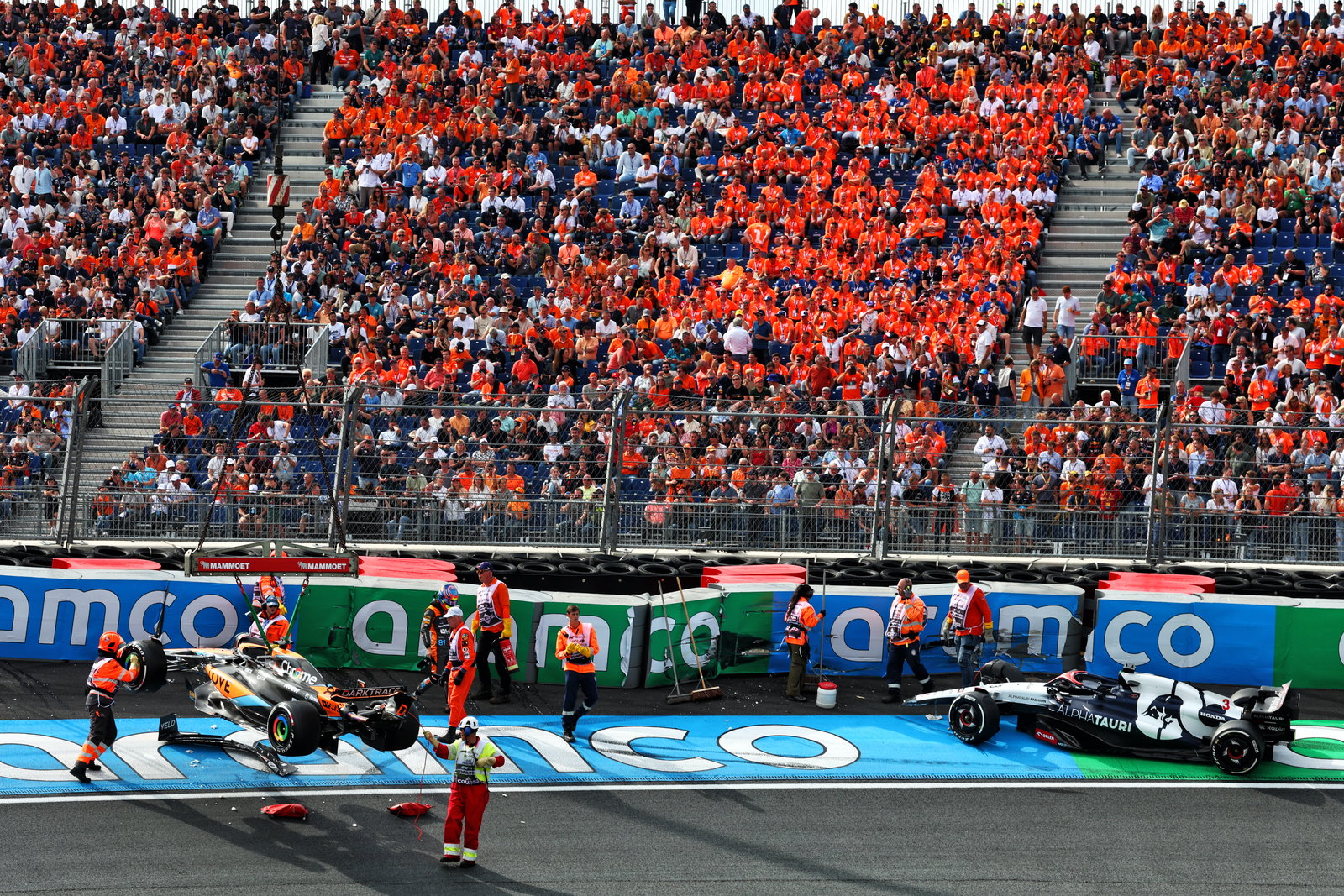 Daniel Ricciardo taken to hospital amid concern over hand after practice shunt
