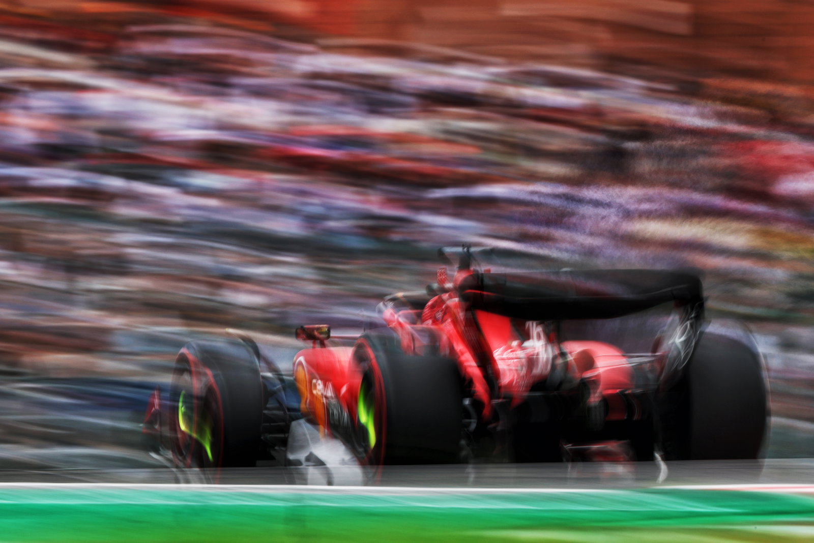 Red Bull kembali ke performa terbaiknya saat Max Verstappen memuncaki Grand Prix FP1 Jepang dengan selisih 0,6 detik