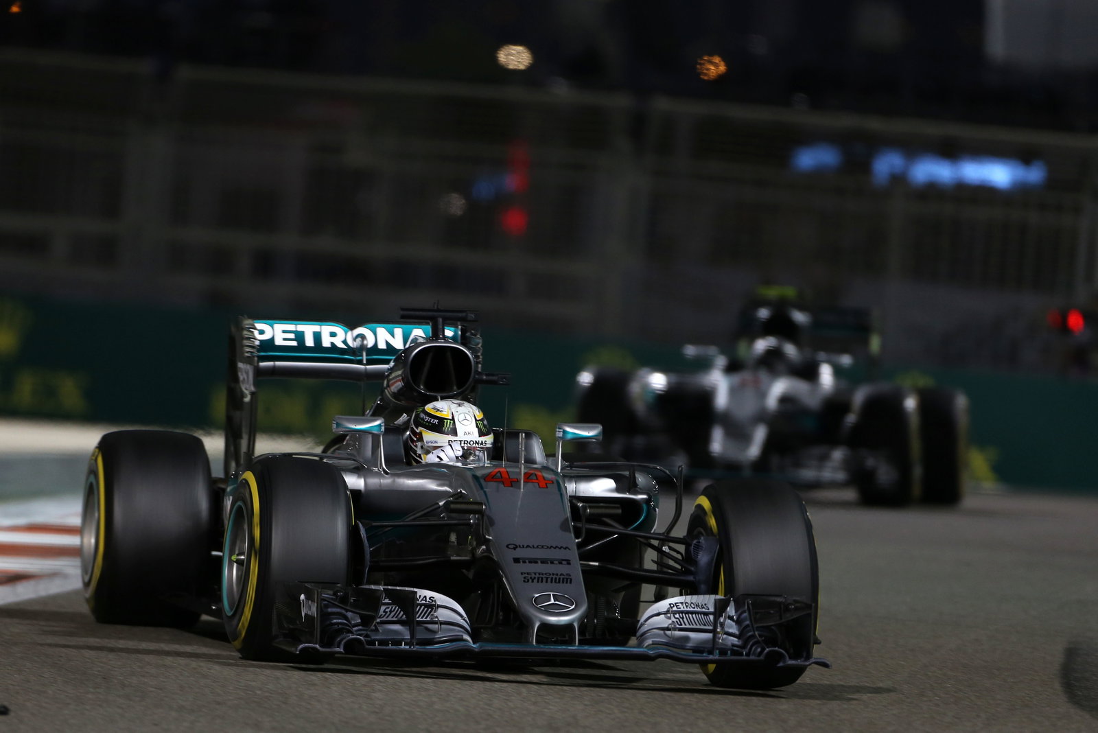 Lewis Hamilton feels “a million times better” compared to 2016 F1 finale