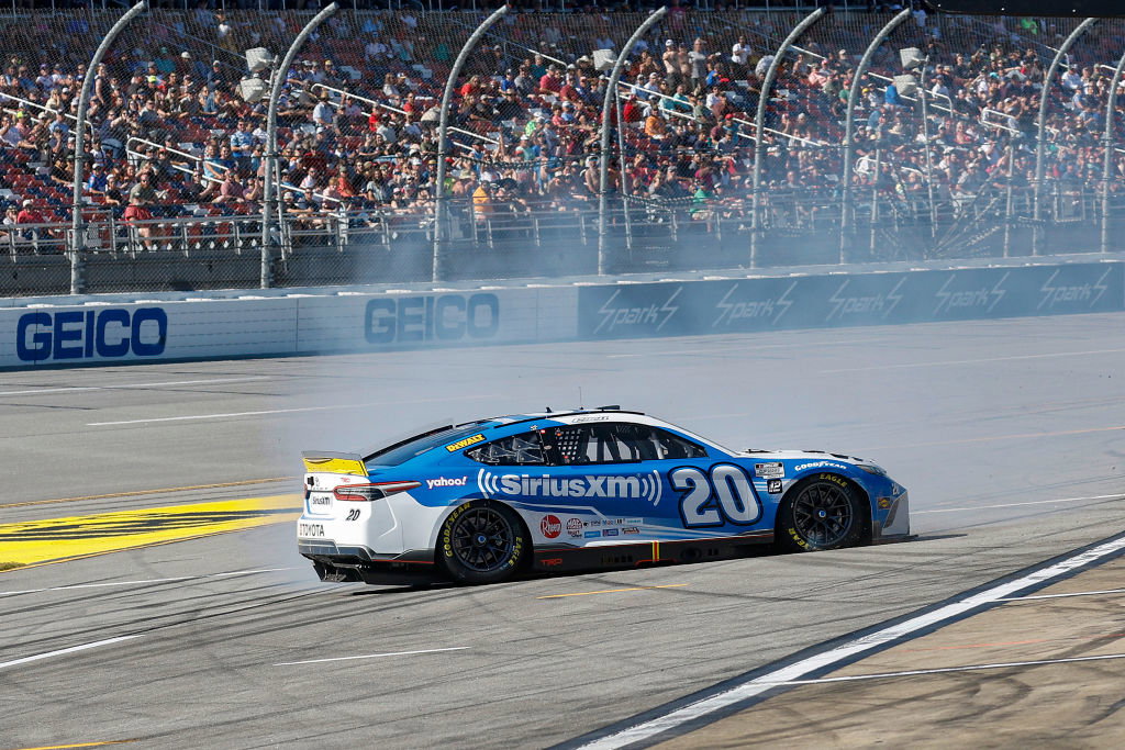 NASCAR: Eliott Kalahkan Blaney dalam Photo-Finish di Talladega