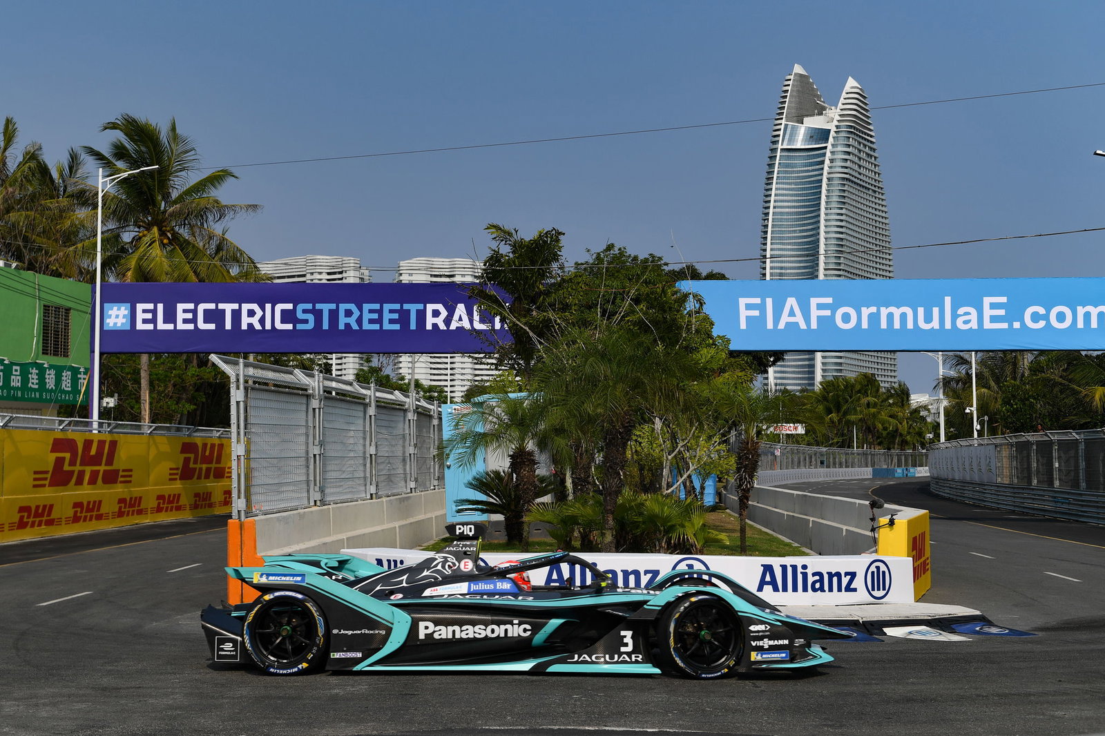 Oliver Rowland scores maiden Formula E pole in Sanya qualifying
