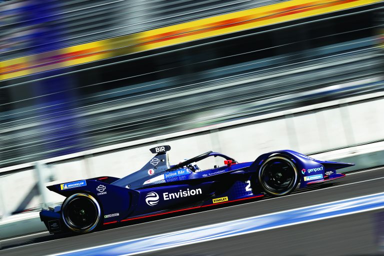 Brendon Hartley beraksi saat Porsche menyelesaikan tes Formula E kedua