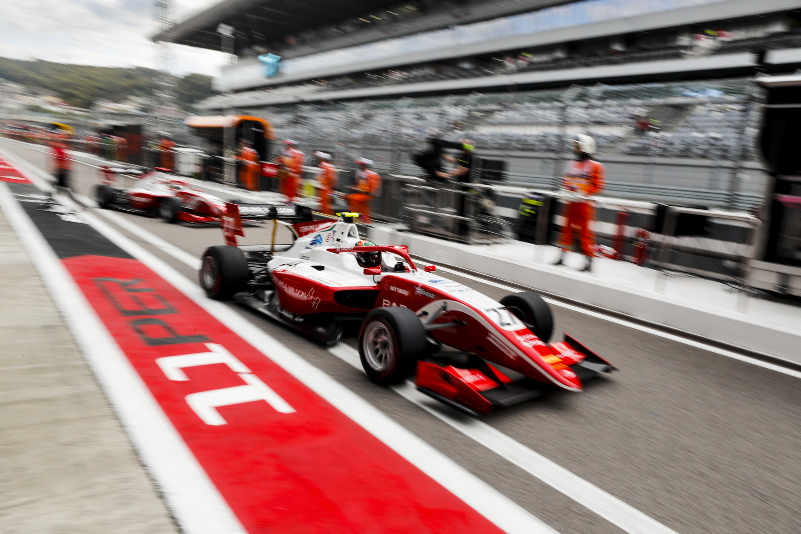 Robert Shwartzman mendekati gelar Formula 3 FIA setelah mencetak pole Sochi