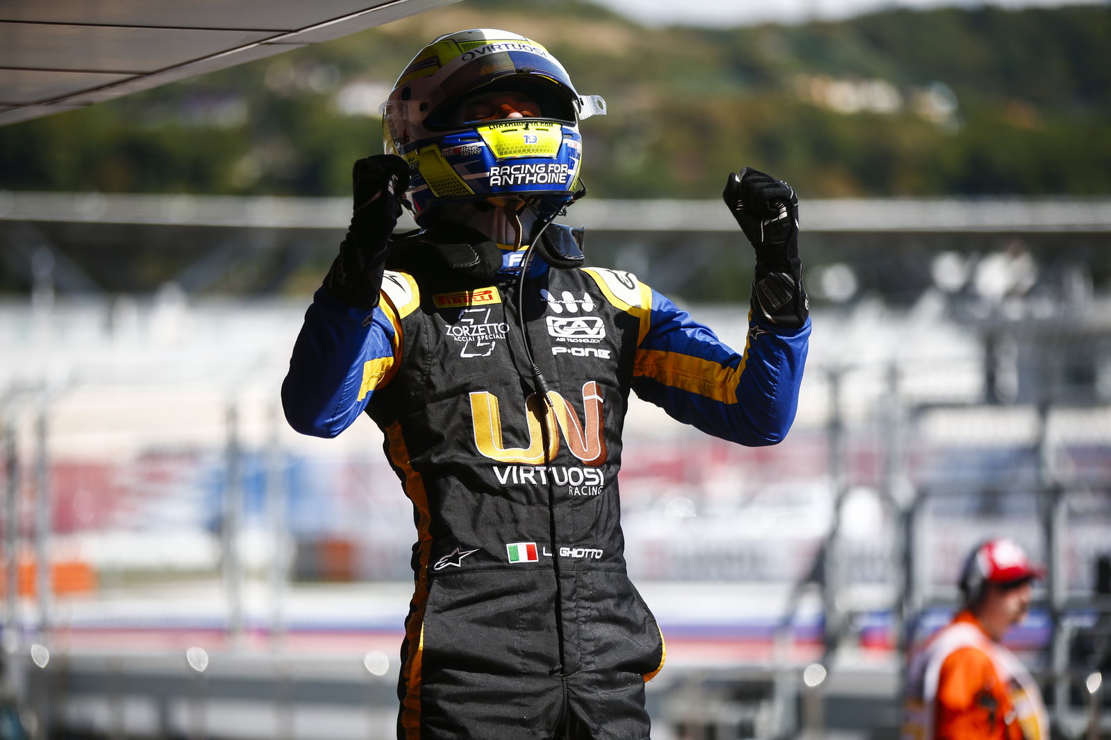 Luca Ghiotto holds on for Sochi F2 Sprint Race victory after red flag