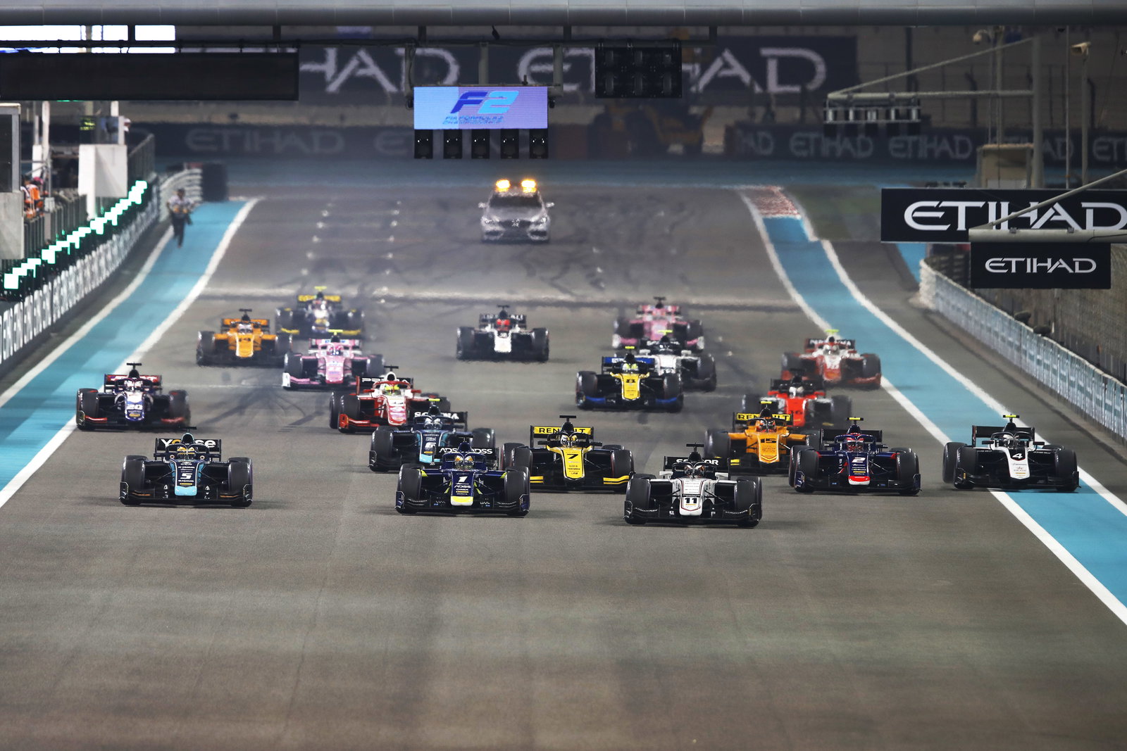 Sergio Sette Camara memenangkan pertandingan pembuka Abu Dhabi sebagai DAMS menutup gelar F2