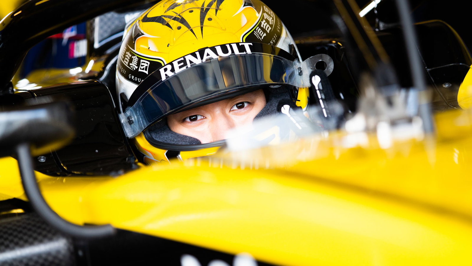 Renault F1 junior Zhou to remain with UNI-Virtuosi for 2020 F2 season