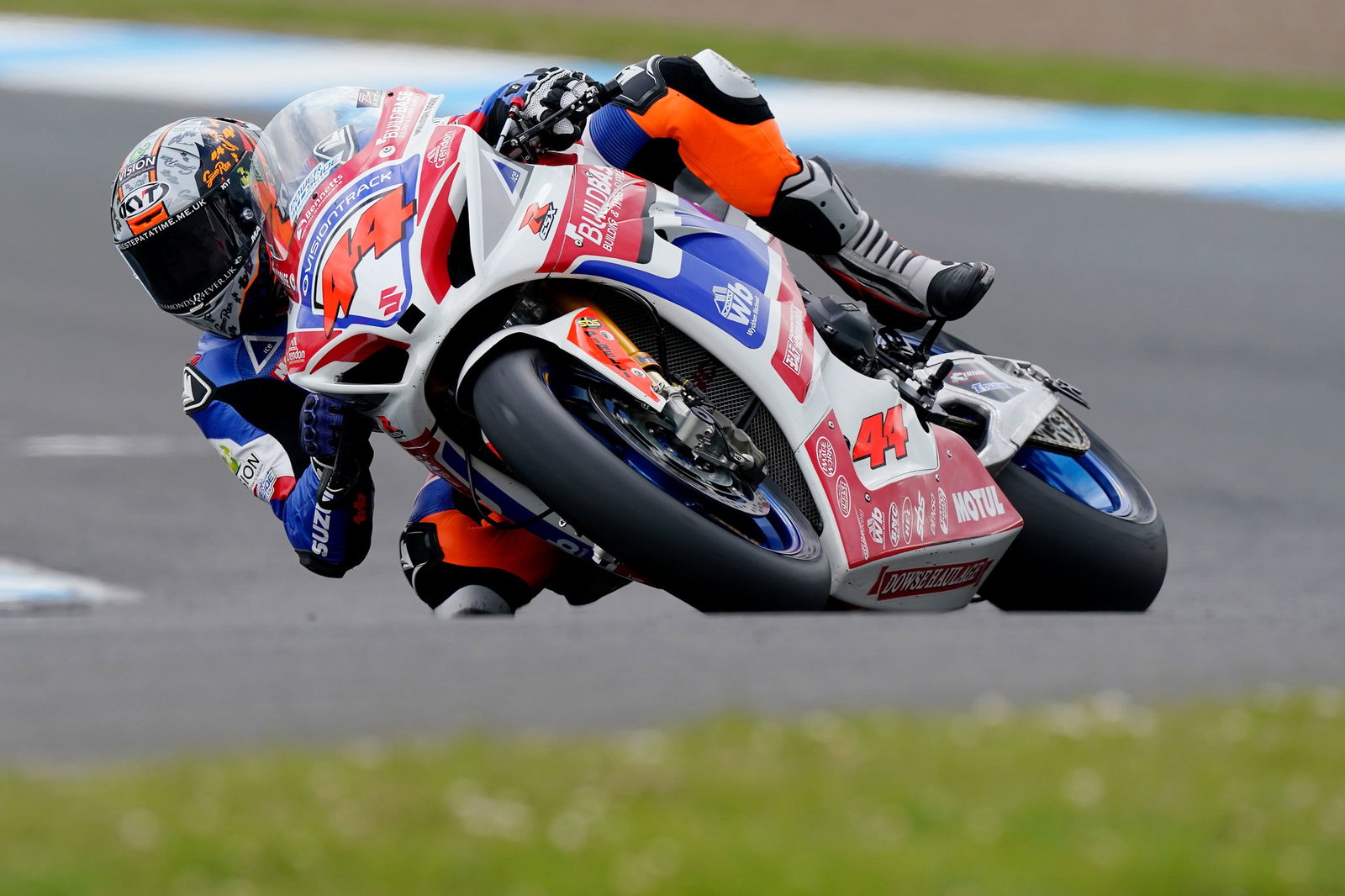 Knockhill BSB: Iddon claims second win, championship lead in wild weekend