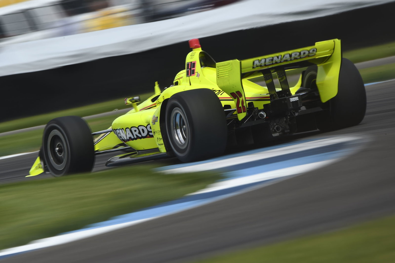 Will Power menunjukkan cara membuka latihan Indy 500