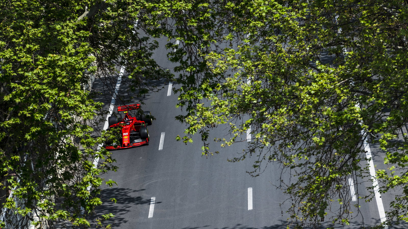 Azerbaijan GP FP2: Leclerc memimpin Vettel dengan dominasi Ferrari 1-2