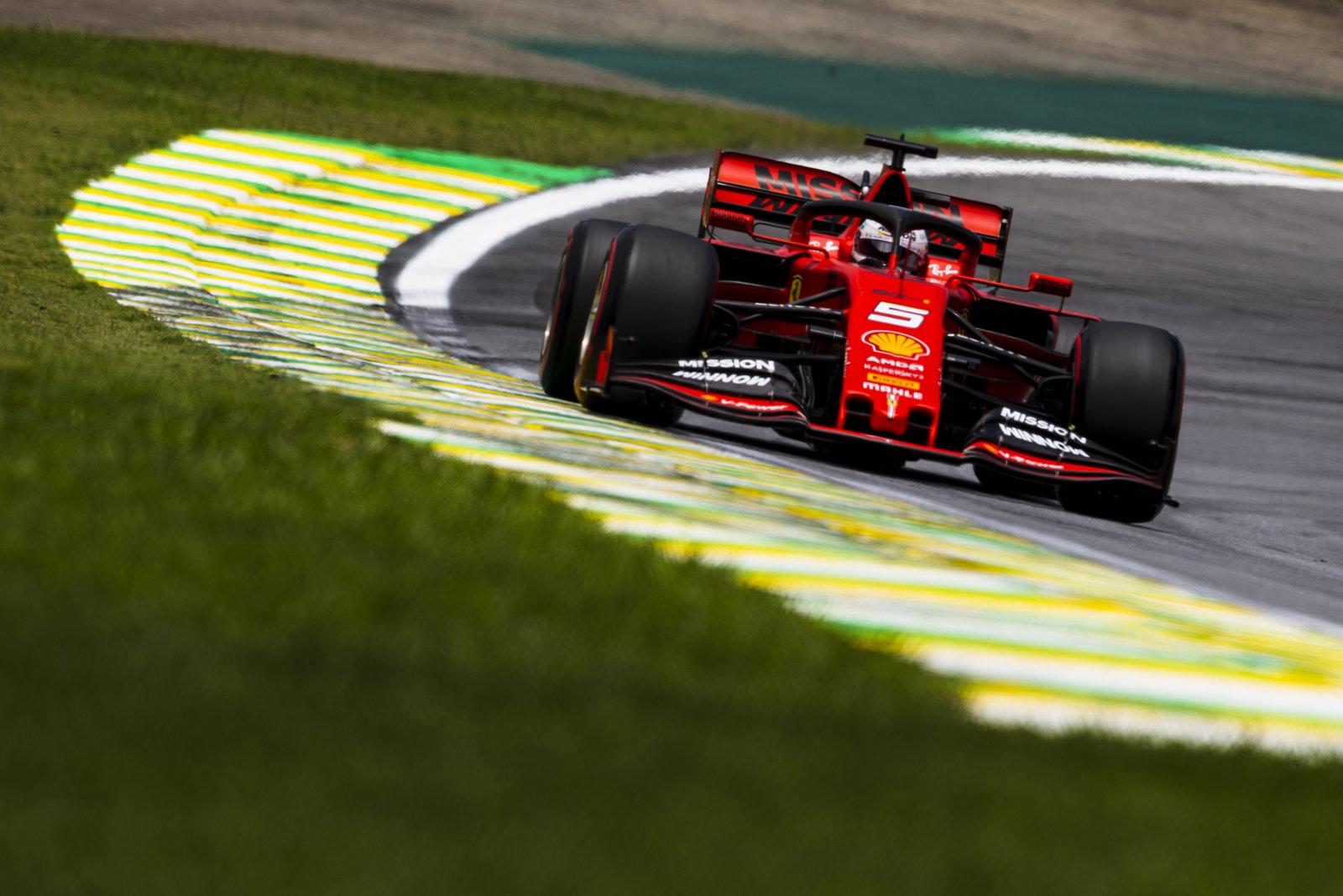 Carlos Sainz dari McLaren menggunakan mesin baru untuk GP Brasil