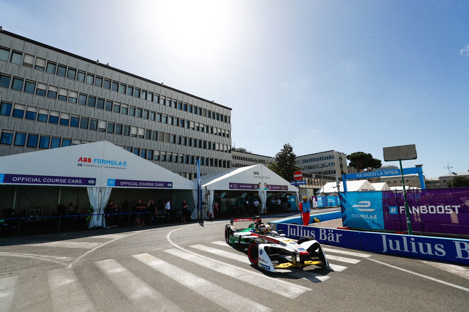 Felix Rosenqvist yang dominan di pole position untuk debut Formula E Roma dengan selisih 0,6 d