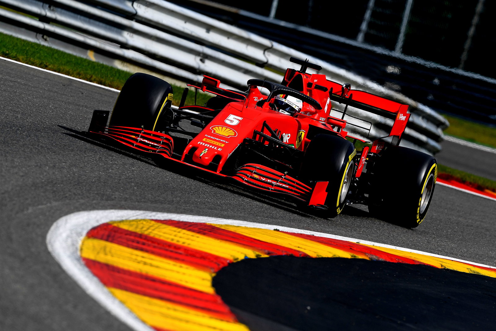 Lewis Hamilton mengatakan Max Verstappen 'mengemudi sendiri di F1 Red Bull'