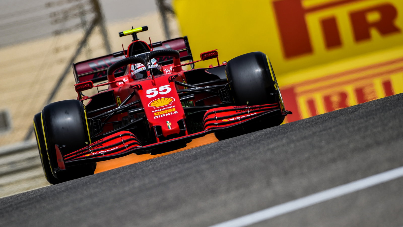 Jelang Debut Ferrari, Carlos Sainz Belum Nyaman dengan SF21