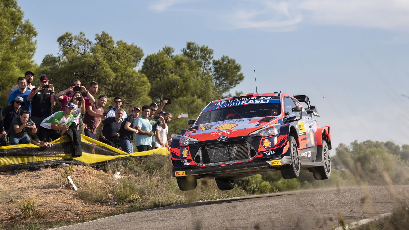 Neuville memimpin Reli Spanyol kurang dari satu detik