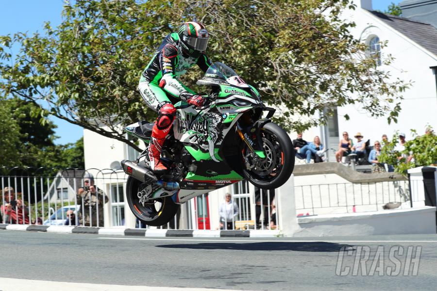 Michael Dunlop smashes lap record at 2023 Isle of Man TT
