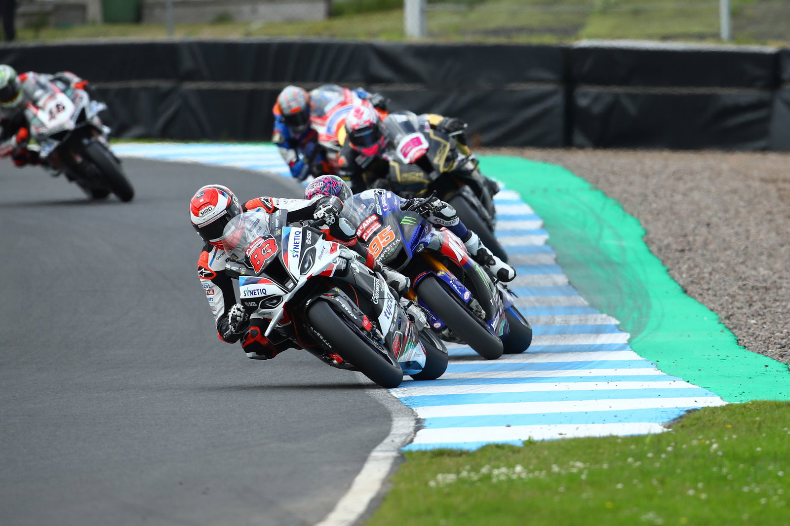 BSB Knockhill: Buchan Dua Kemenangan, Iddon Puncak Klasemen