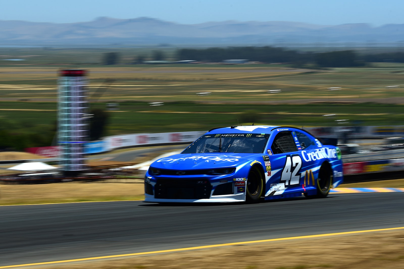 Kyle Larson mencetak pole ketiga berturut-turut di Sonoma Raceway