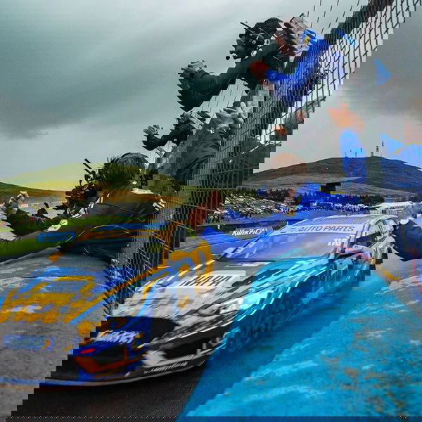 BTCC: Sutton holds off Ingram to take first win of 2023 campaign