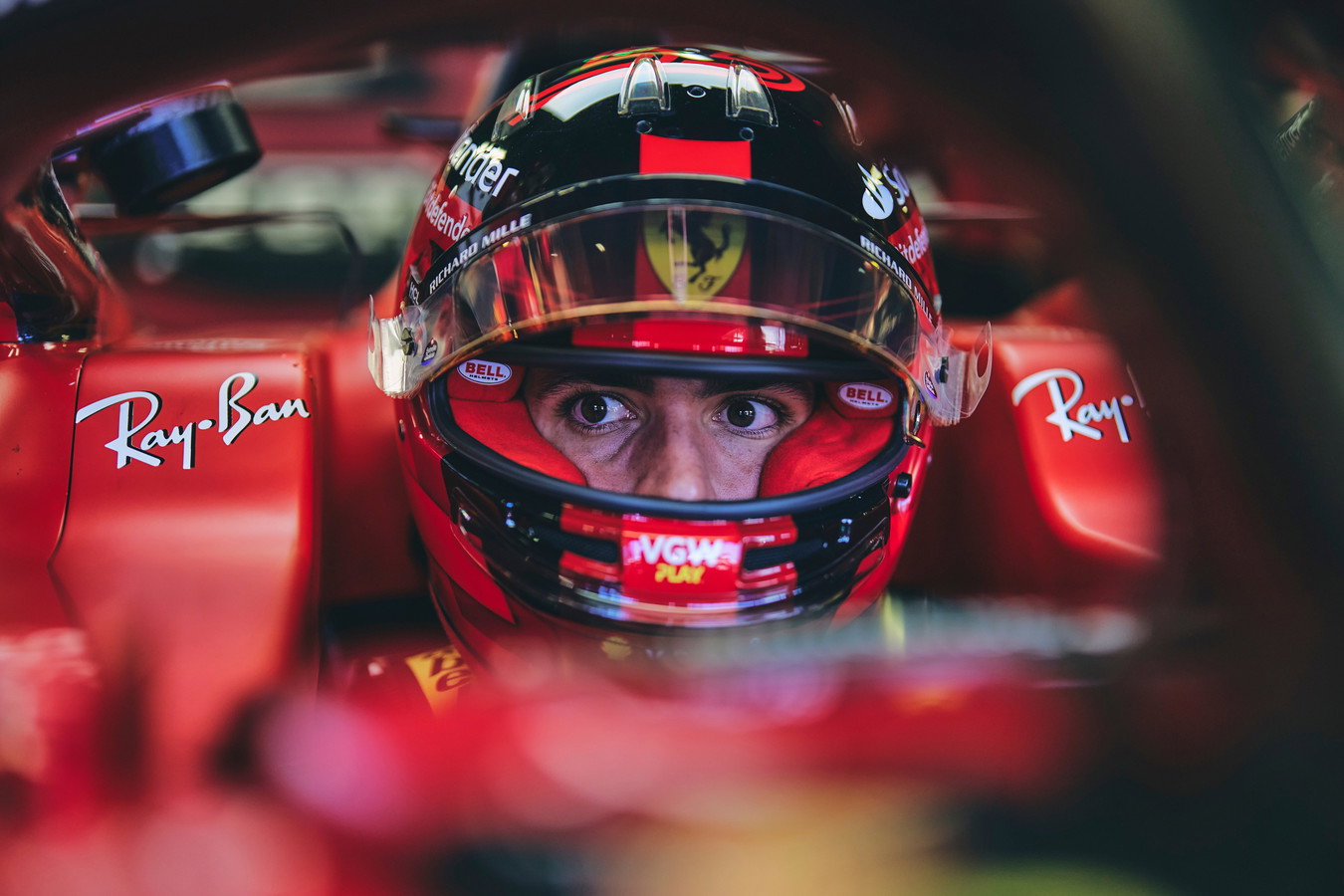 Reaksi Gembira Mercedes saat Melihat Lantai Red Bull RB19