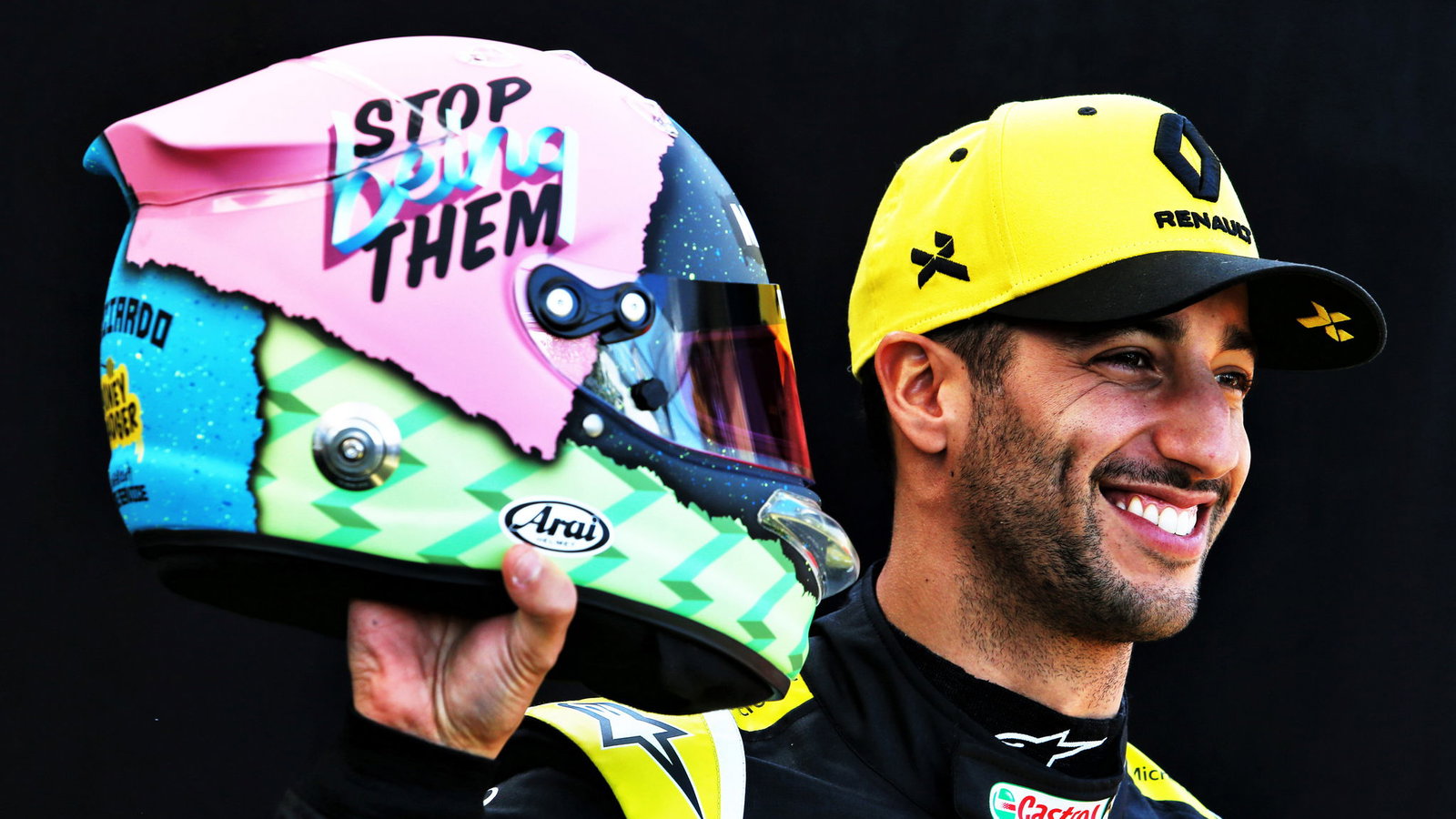 Ricciardo reveals striking new F1 helmet design