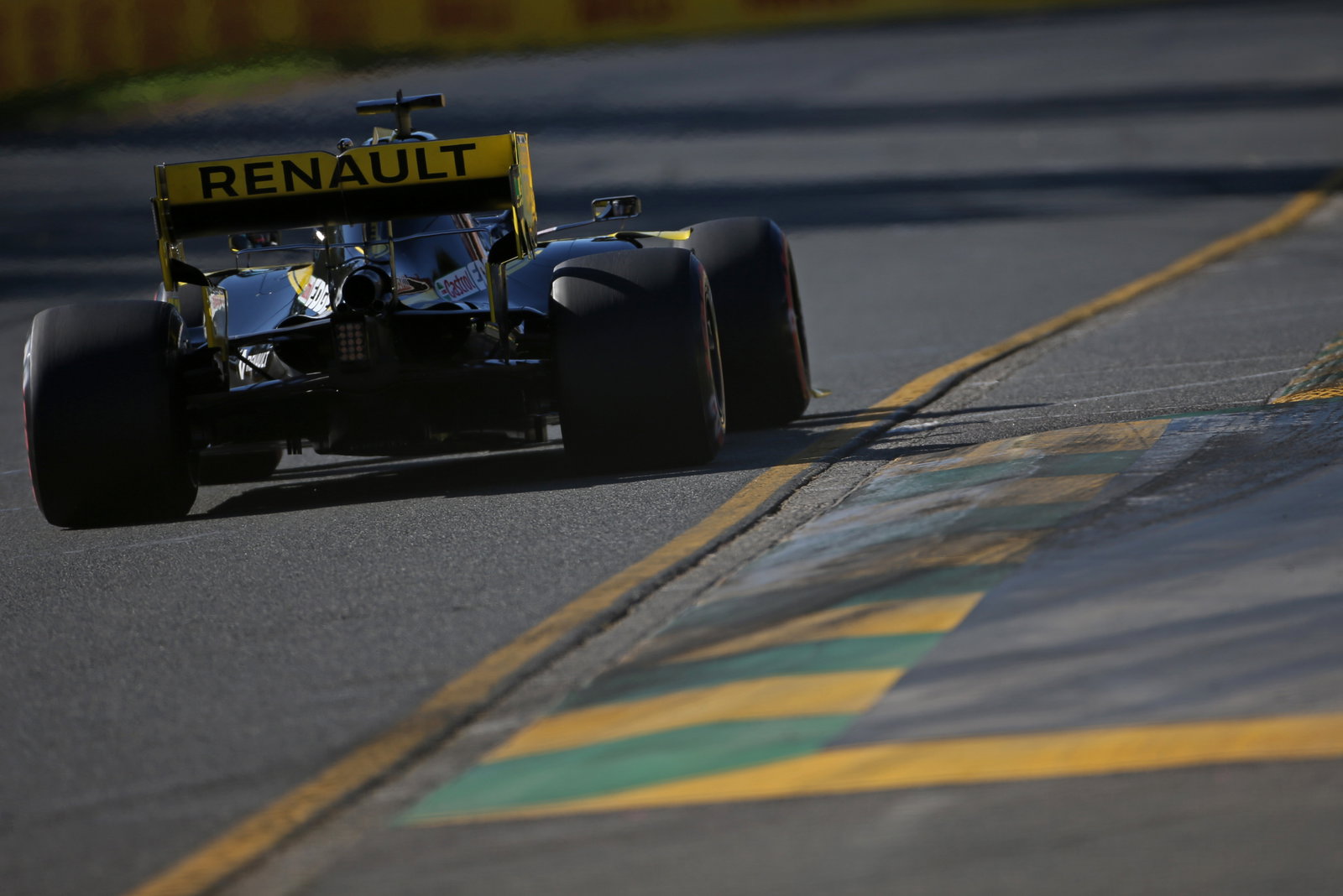 Sainz confident McLaren now “back in the mix” of F1's midfield pack