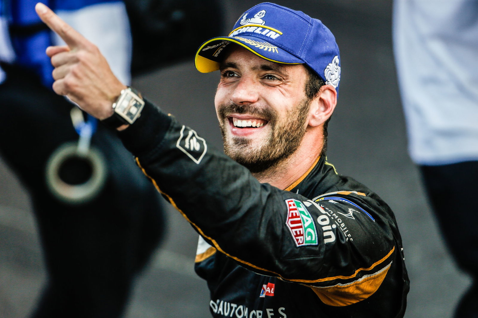 Dragon menandatangani Hartley untuk musim Formula E.