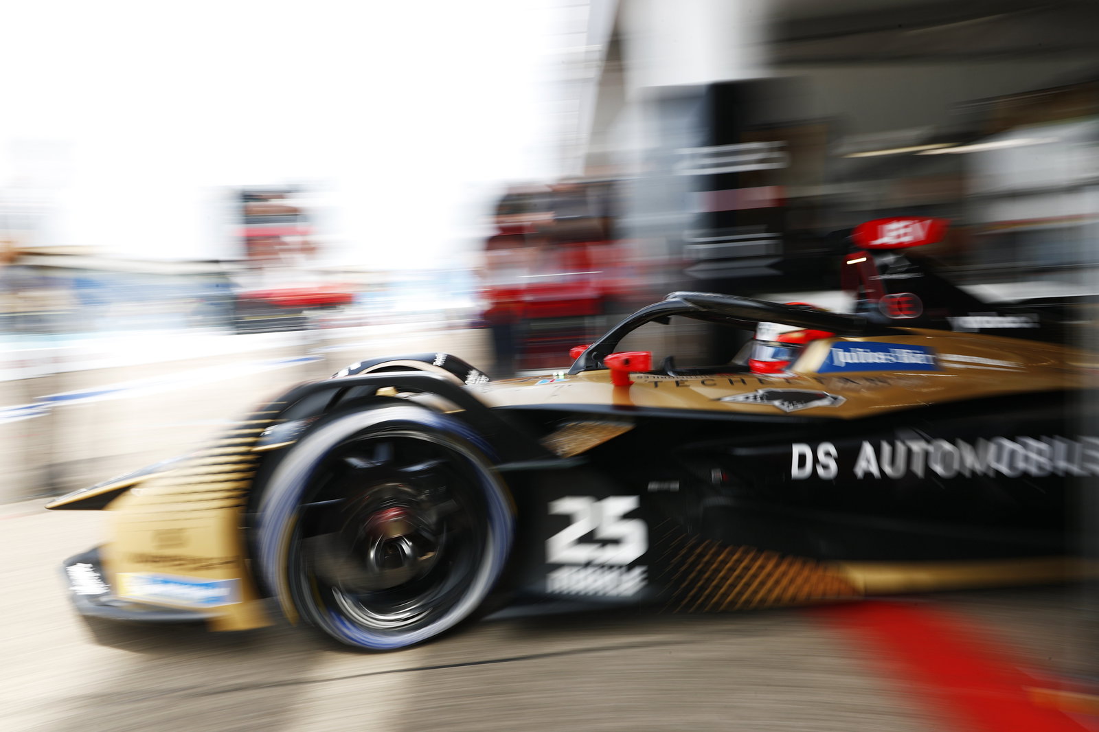 Di Grassi holds off Mortara to win first Berlin E-Prix 