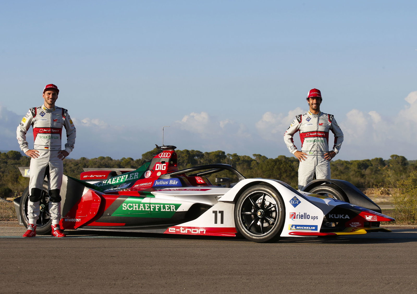 Frijns bergabung dengan Bird saat Virgin mengungkapkan mobil Formula E. Gen2