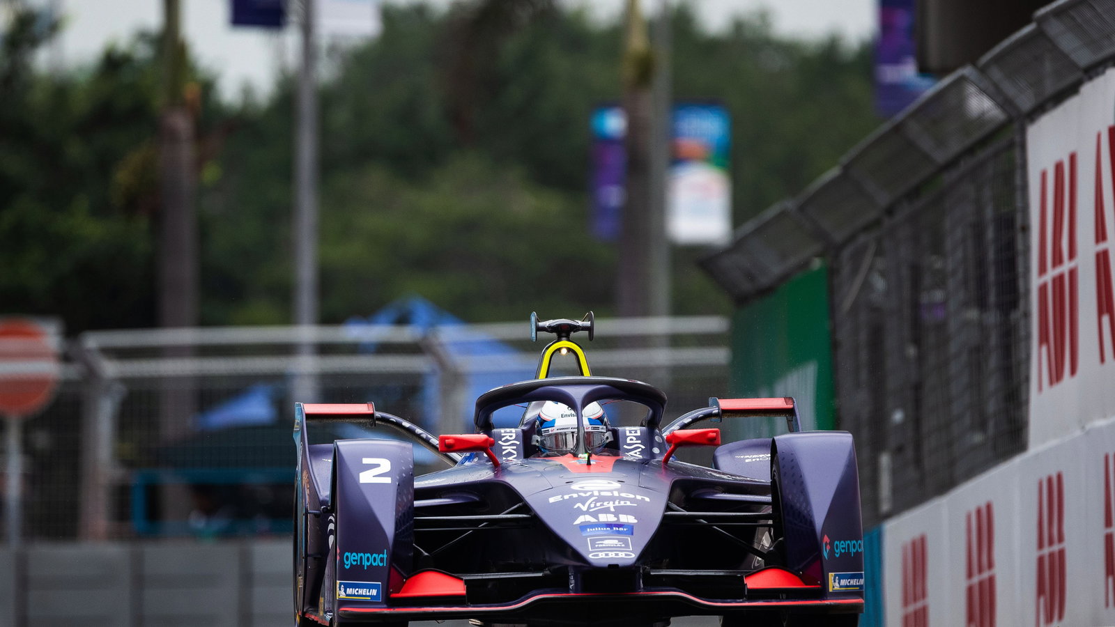 Sam Bird edges Andre Lotterer for Hong Kong FE victory after contact