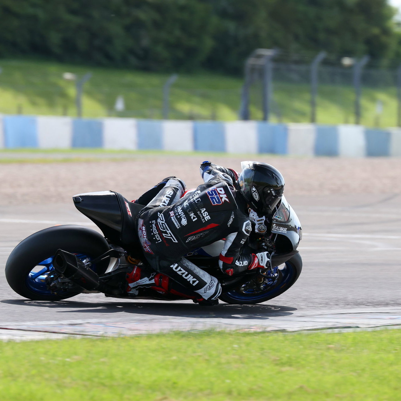 Bjorn Estment stays with Powerslide Catfoss Racing Suzuki for 2022 BSB season