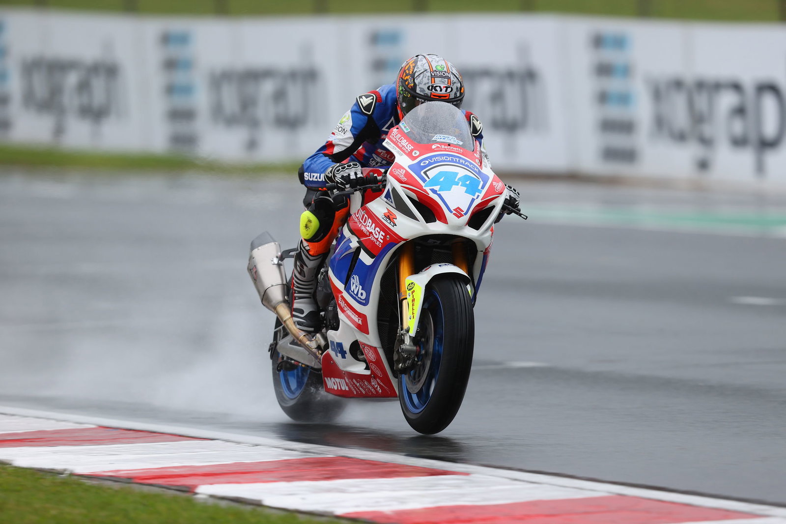 Mackenzie Memimpin 10 Poin Jelang Final BSB di Brands Hatch