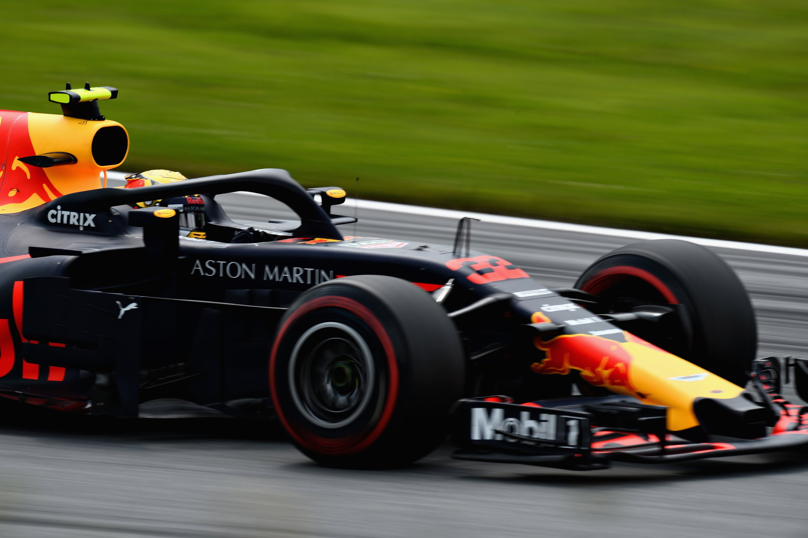 Hamilton memimpin Bottas dalam pembukaan latihan Grand Prix Austria