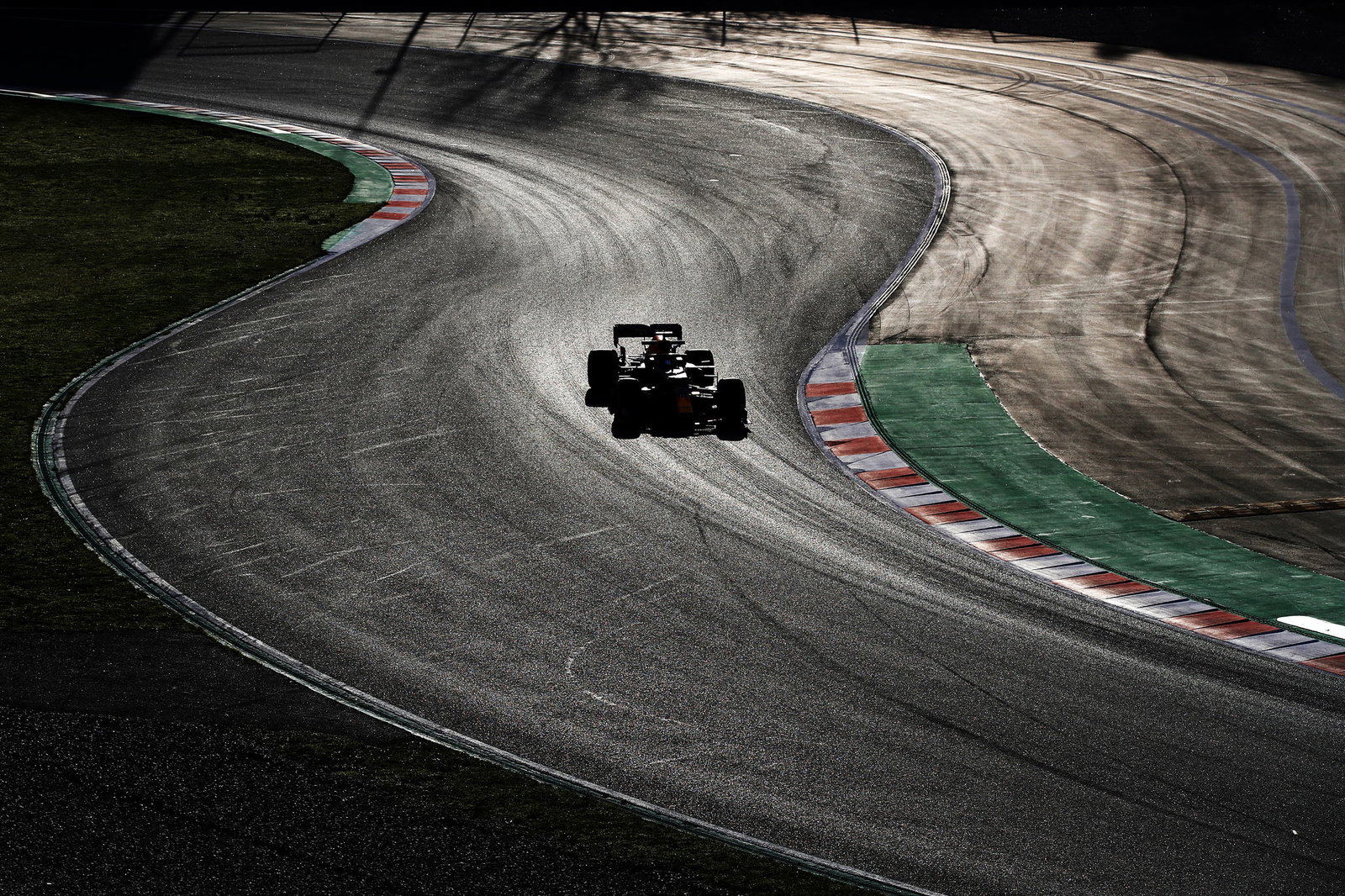 Keamanan staf saat F1 mengembalikan 