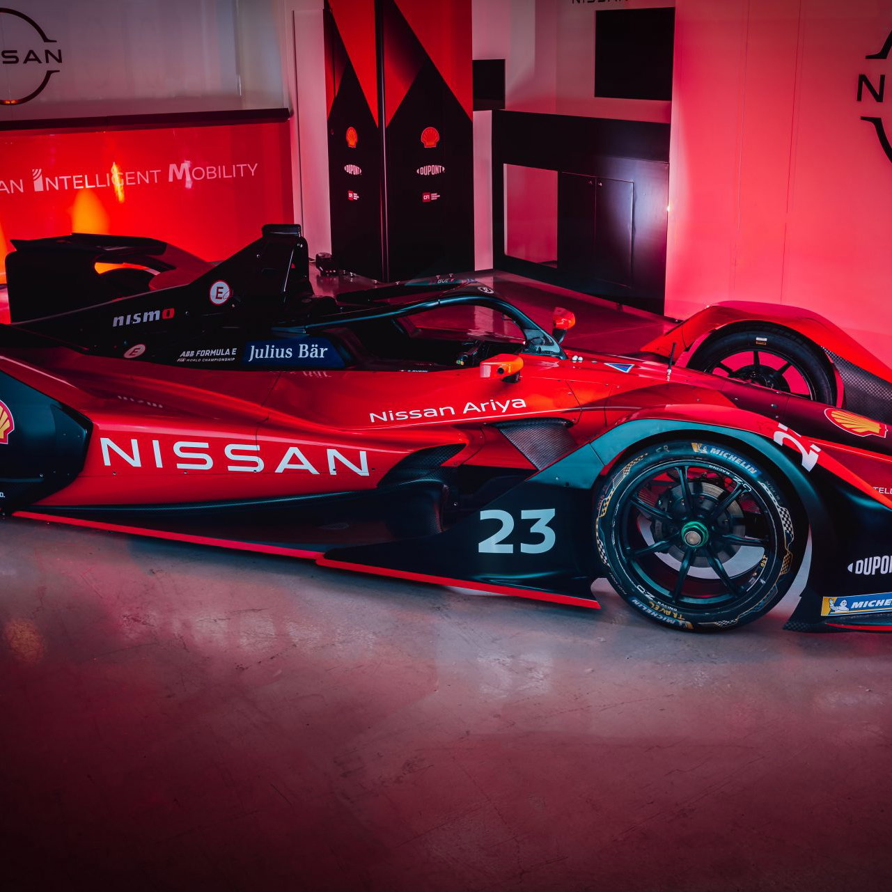 Sebastien Buemi mengalahkan Stoffel Vandoorne ke tiang Formula E.