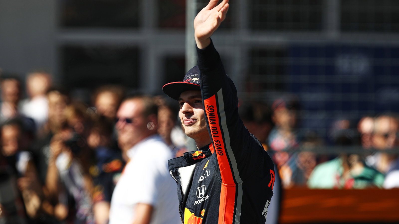 Sebastian Vettel menjelaskan mobil F1 Ferrari yang 