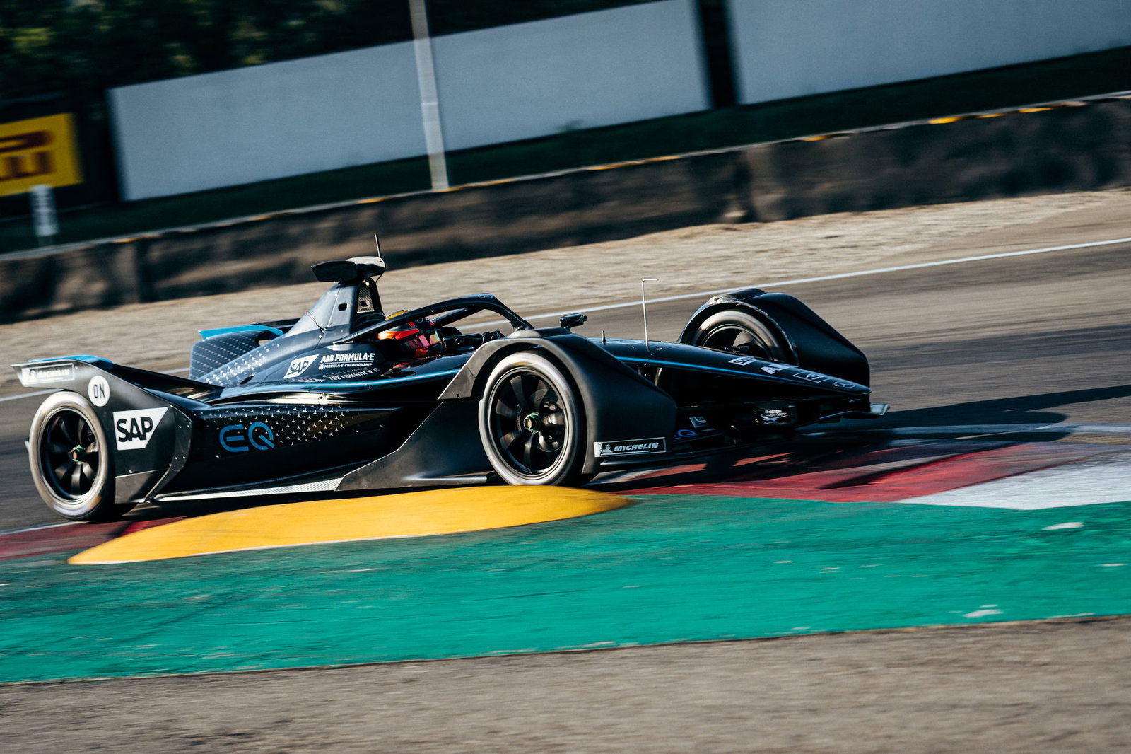 Vergne resists Evans for victory in red-flagged Swiss E-Prix